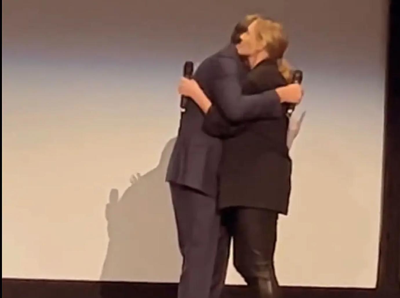 leonardo dicaprio kate winslet friends kiss titanic reunion