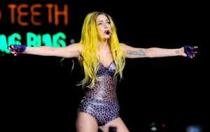 2011__04__Lady_Gaga_April15newsneb 300×189.jpg
