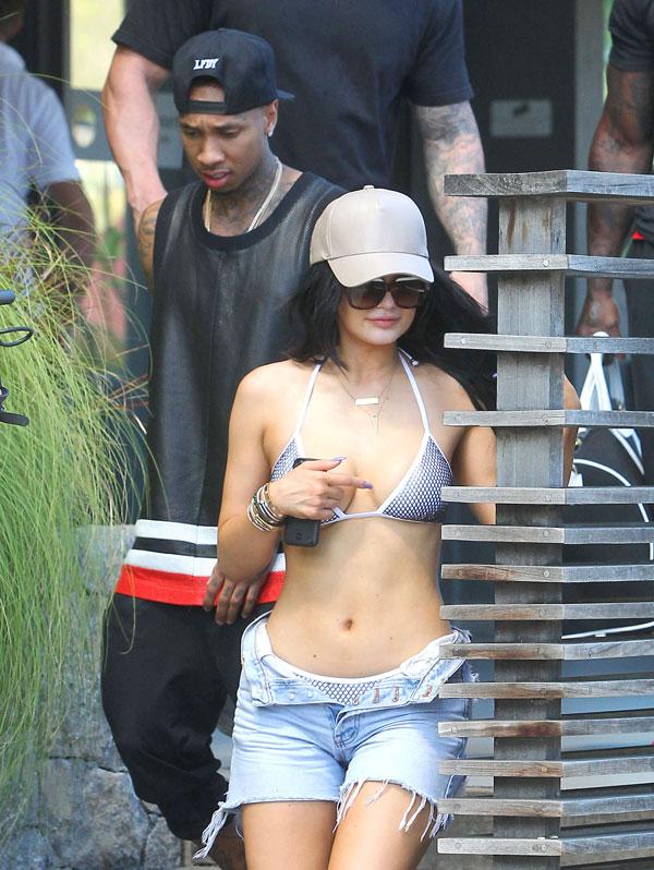 Kylie Jenner Goes '90s in Nude Bra and Baggy Jeans