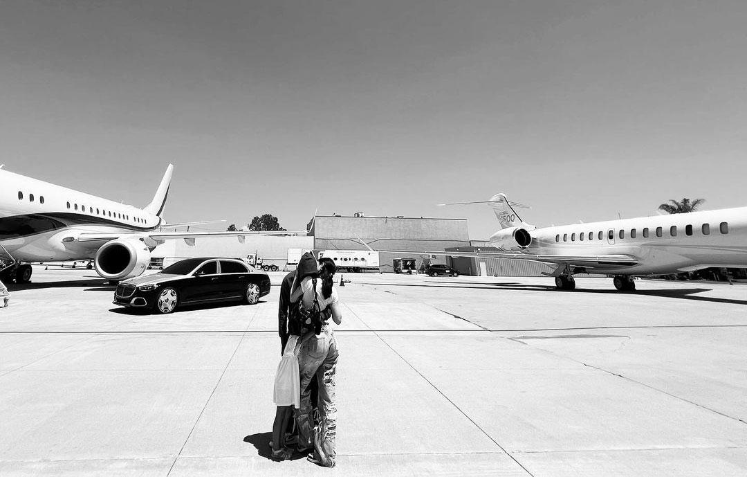 kylie jenner travis scott under severe fire after taking separate private jets to same location