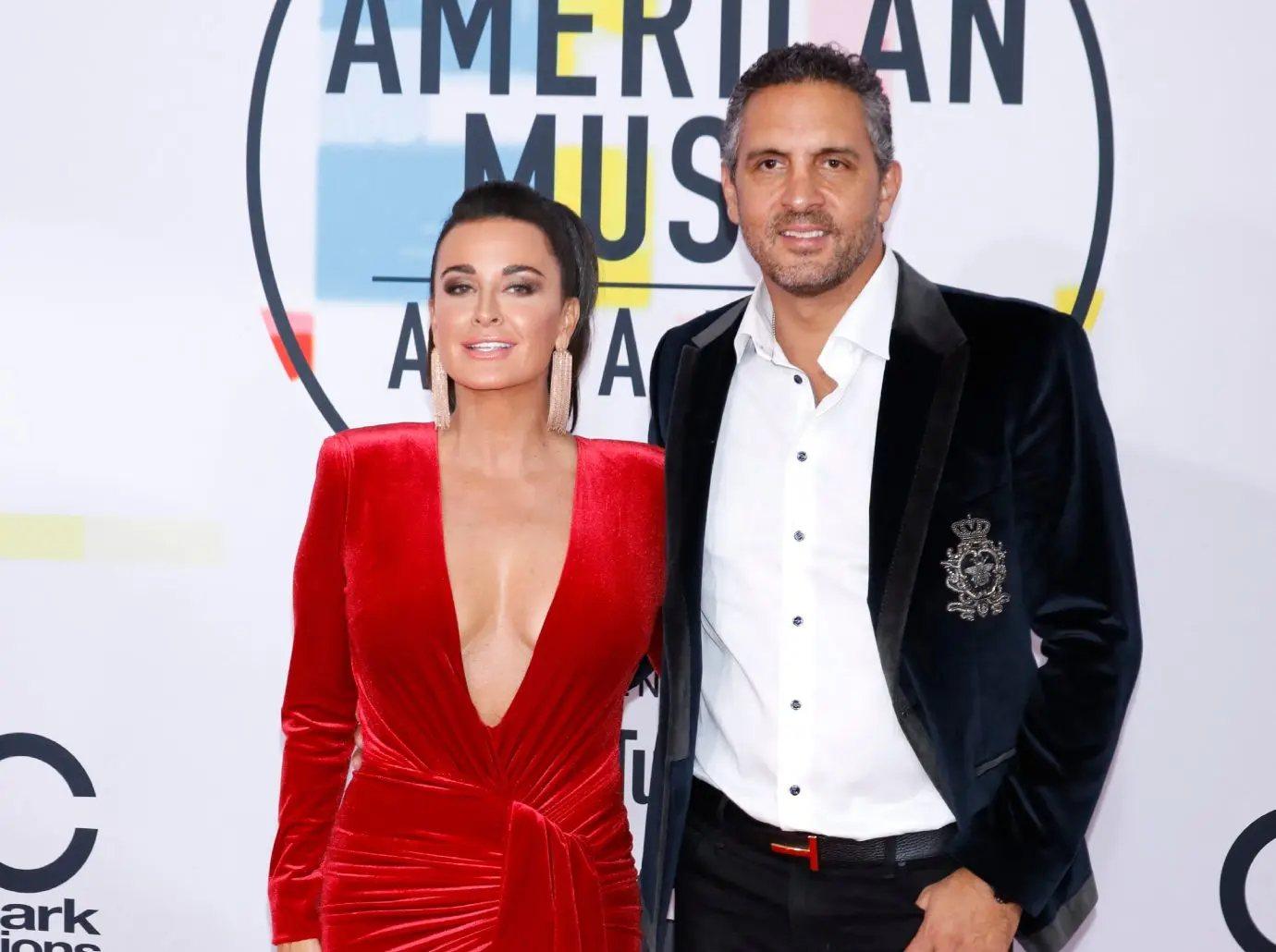 kyle richards hurt estranged husband mauricio umansky replaced photo emma slater