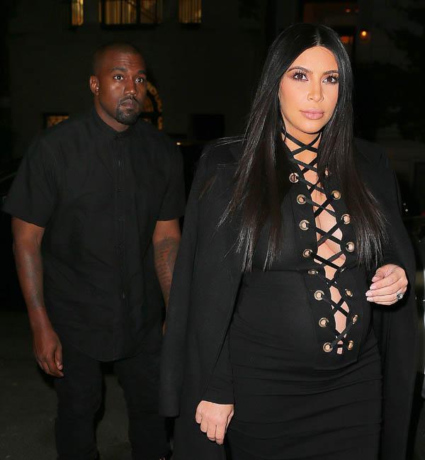 Kim Kardashian and Kanye West arrive at a private dinner at Carine Roitfeld&#8217;s residence in NYC