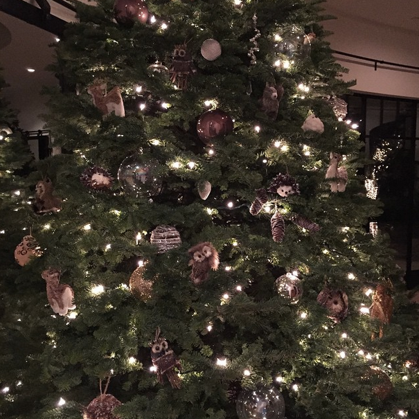 08 kourtney kardashian christmas tree