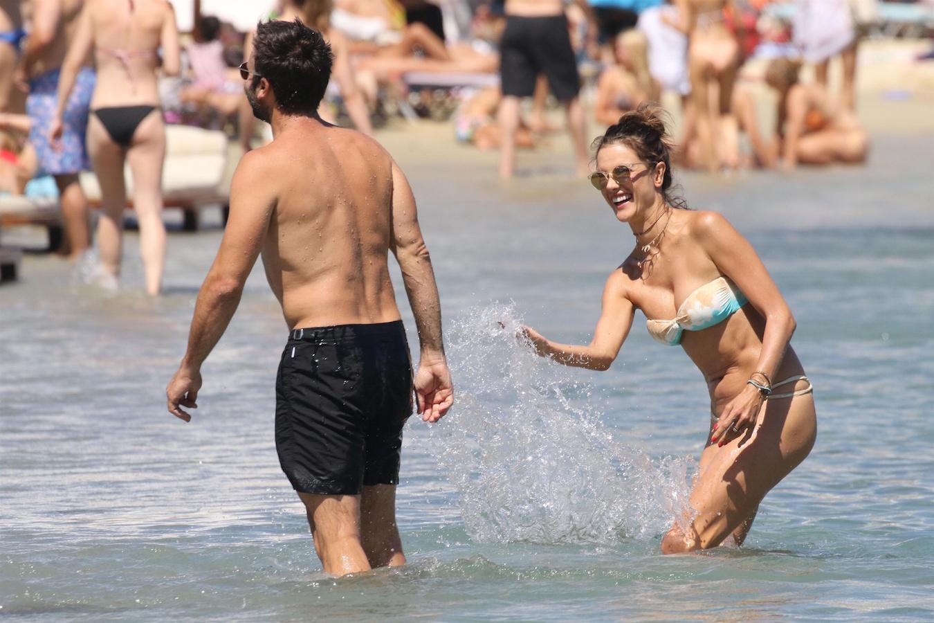 *EXCLUSIVE* Alessandra Ambrosio and Jamie Mazur enjoy a day at the beach with friends