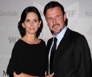 2010__10__courteney_cox_arquette_oct11 300×286.jpg