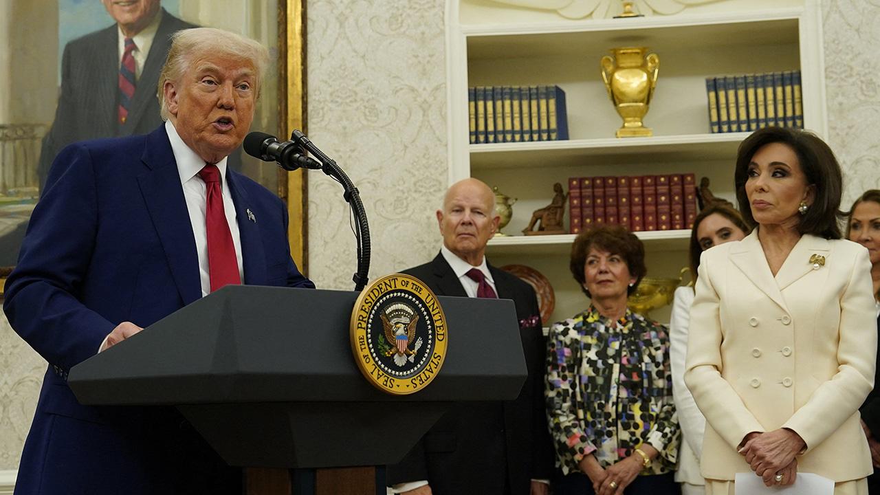 photo of Donald Trump said she 'choked' when it came to the Lincoln Memorial Reflecting Pool drama.