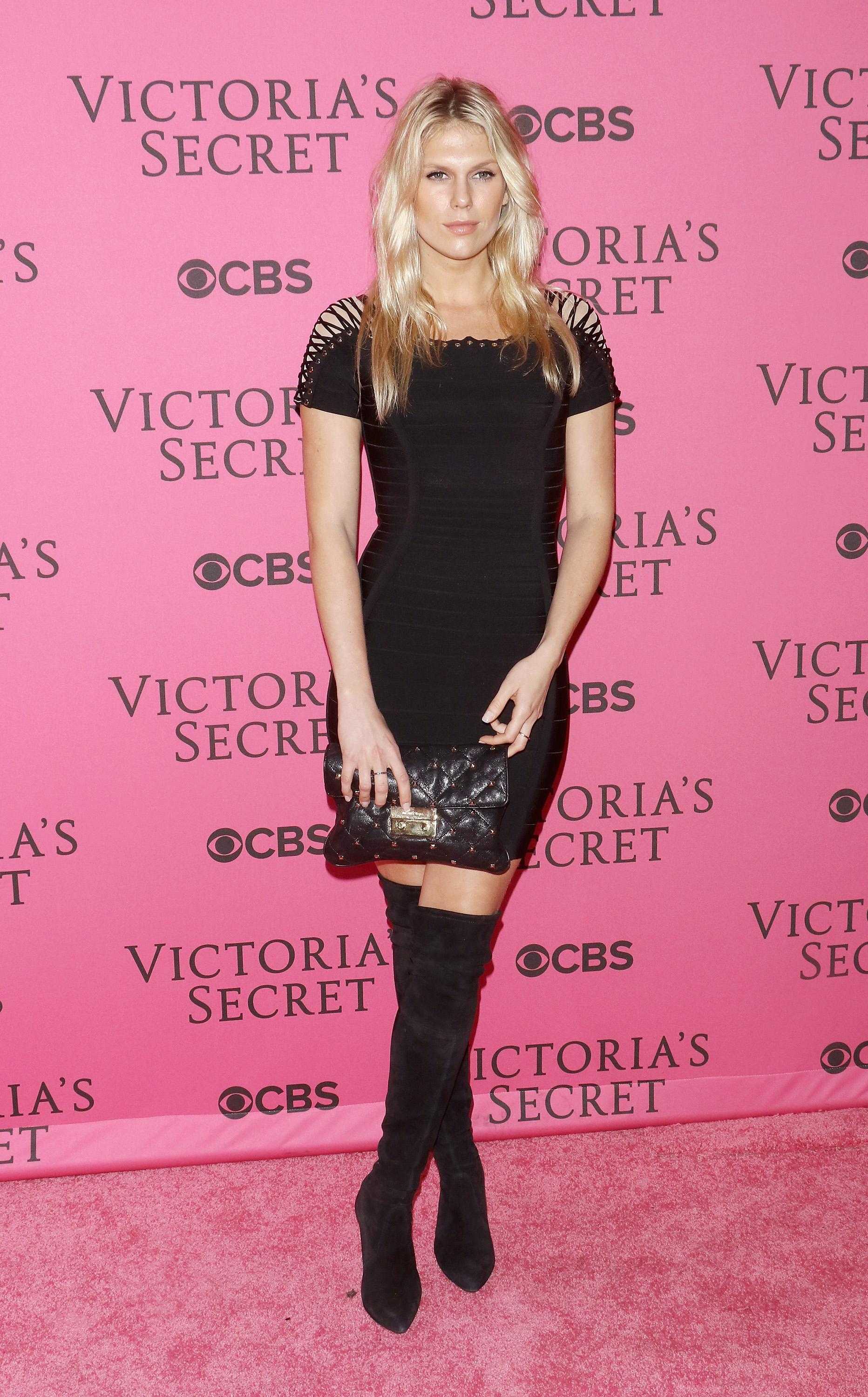 2015 Victoria&#8217;s Secret Fashion Show  &#8211; Pink Carpet Arrivals