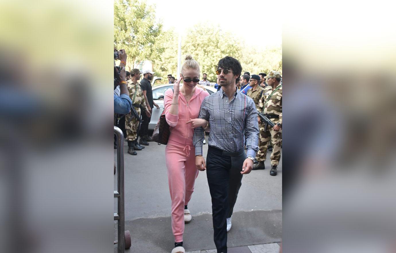 Sophie Turner dressed in a pink tracksuit and fluffy slippers seen at Jodhpur airport after her fiancé Joe&#8217;s brother Nick Jonas got married to  Priyanka Chopra