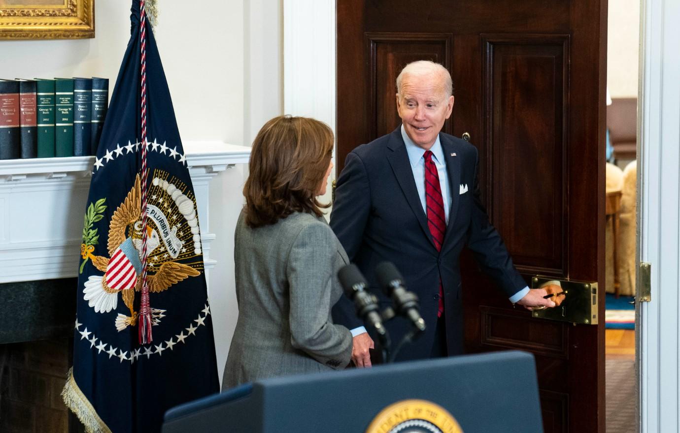 joe biden accidentally refers to kamala harris as president