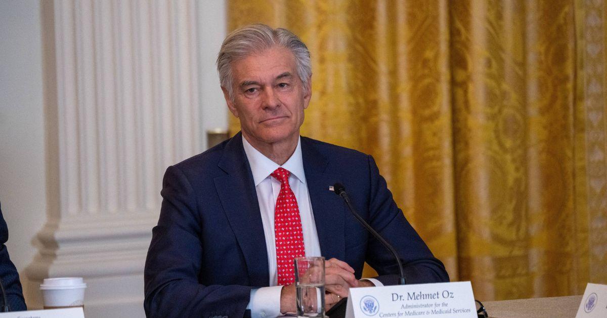 image of Donald Trump called for Dr. Mehmet Oz to assist the woman. 