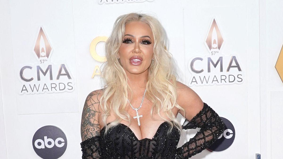 bunnie xo memoir stripped down biggest bombshells