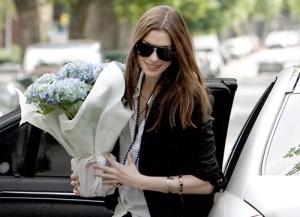 2011__05__anne_hathaway_ma9 300×217.jpg