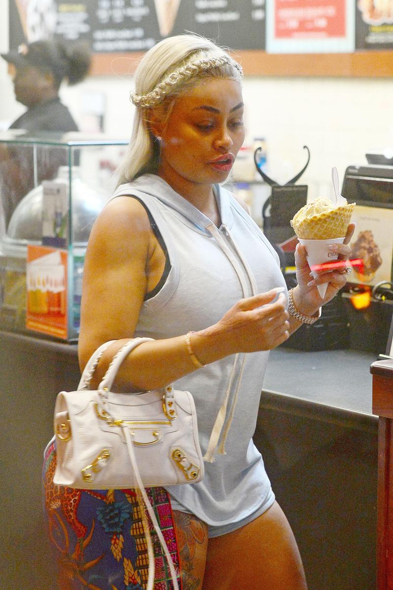 *EXCLUSIVE* Blac Chyna and Rob Kardashian enjoy ice cream in Miami