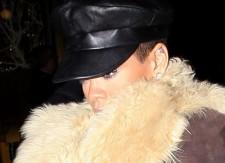 2009__12__36272pcn_rihanna01 225×163.jpg