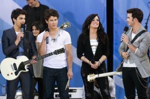 2010__05__jonas_brothers_32_110 300×199.jpg