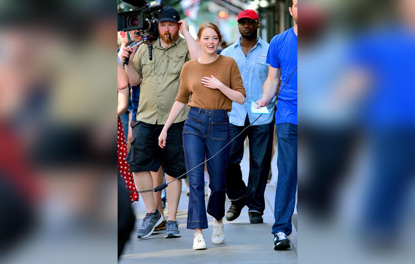 Emma stone cant stop laughing billy on the street 4