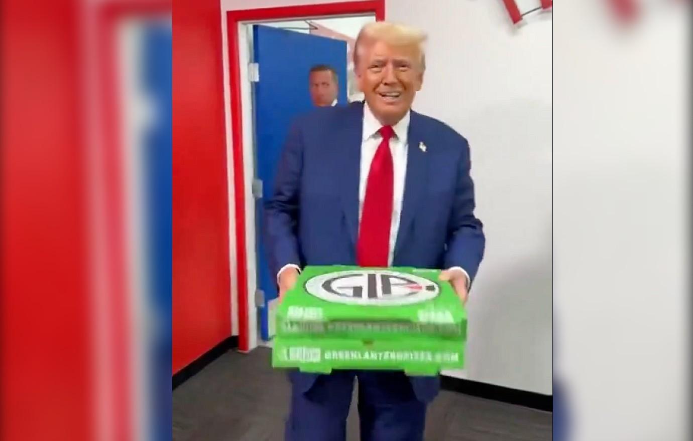 donald trump slammed redelivering pizza boxes volunteers photo op