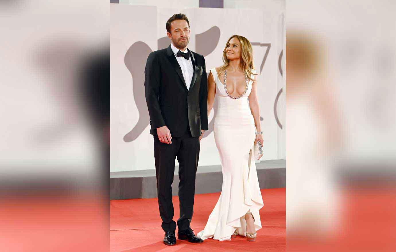 jennifer lopez ben affleck guests sign ndas attend