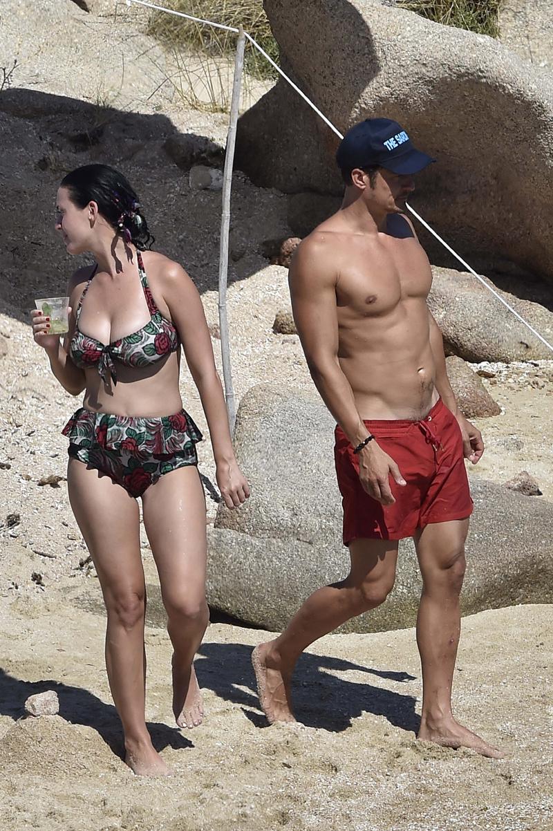 *PREMIUM EXCLUSIVE* Katy Perry and Orlando Bloom pack on the PDA on holiday &#8211; Part 2 **MUST CALL FOR PRICING**