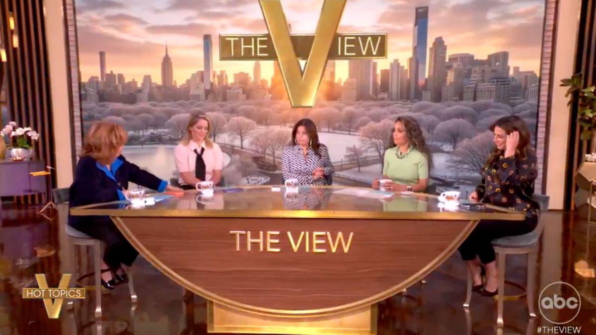 Photo of Alyssa Farah Griffin said targeting Hillary Clinton feels like a witch hunt.