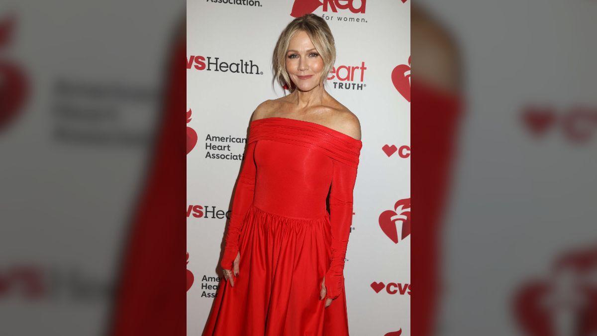 Photo of Jennie Garth confessed that her onscreen romance translated with Luke Perry offscreen.