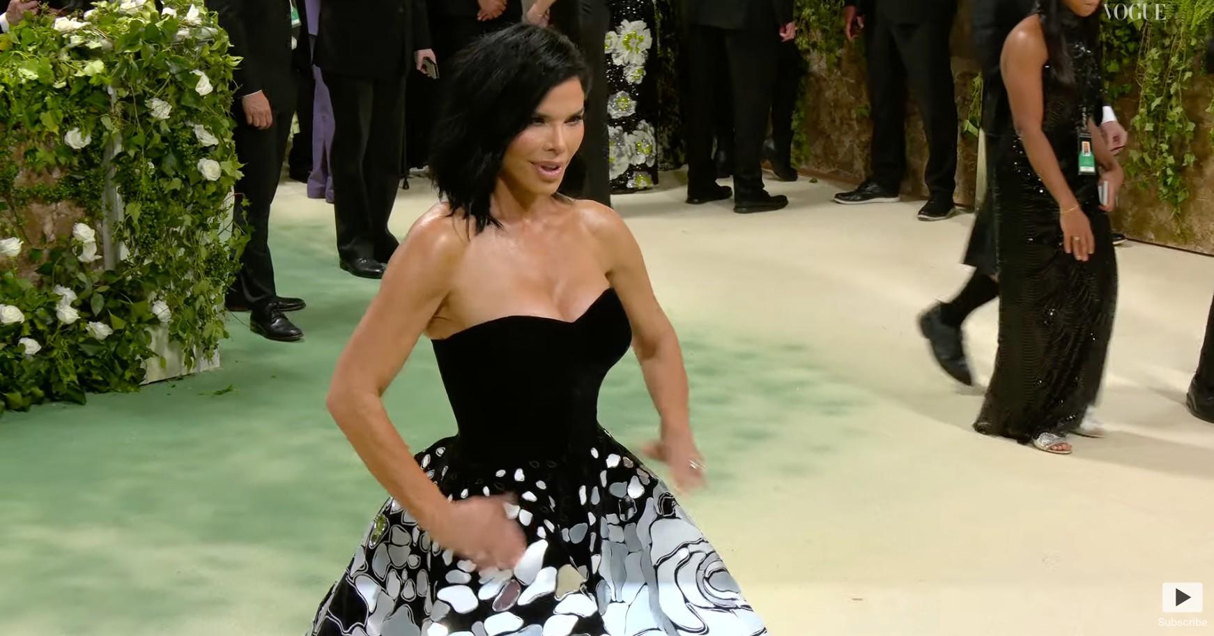 Lauren Sanchez Walks 2024 Met Gala Carpet Without Jeff Bezos