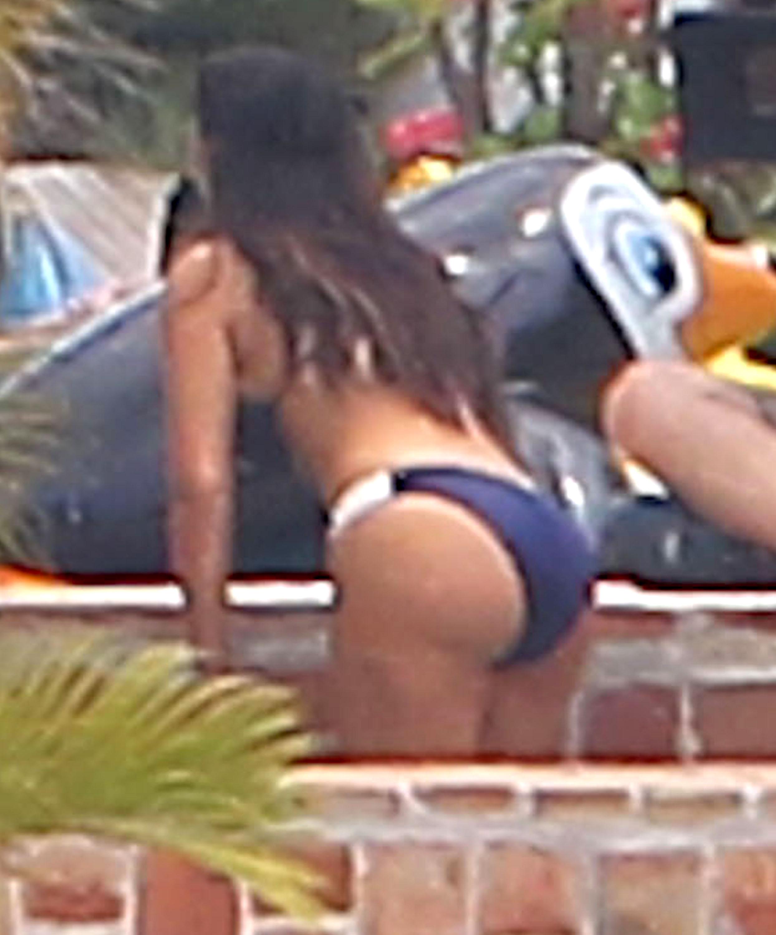 Semi Exclusive&#8230;NO INTERNET USE WITHOUT PRIOR AGREEMENT The Kardashian Girls Showing Off Their Bikini Bodies