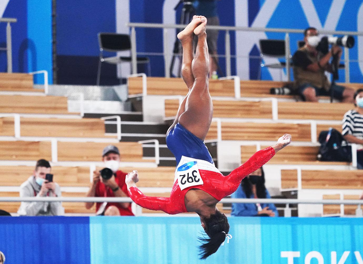 simone biles pulls out of womens artistic team all around finals