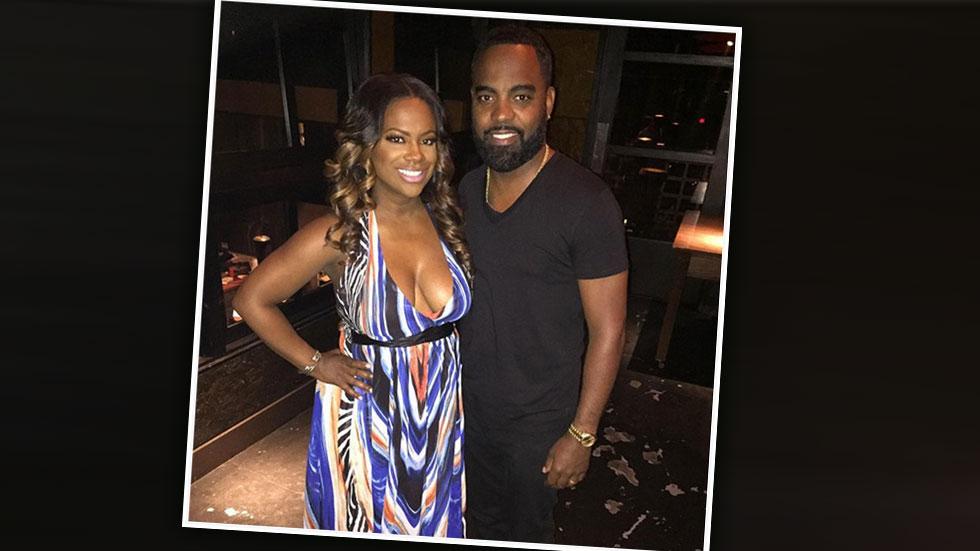 Pregnant kandi burruss hides baby bump