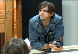 2010__11__Ashton_Kutcher_Nov16news 300×211.jpg