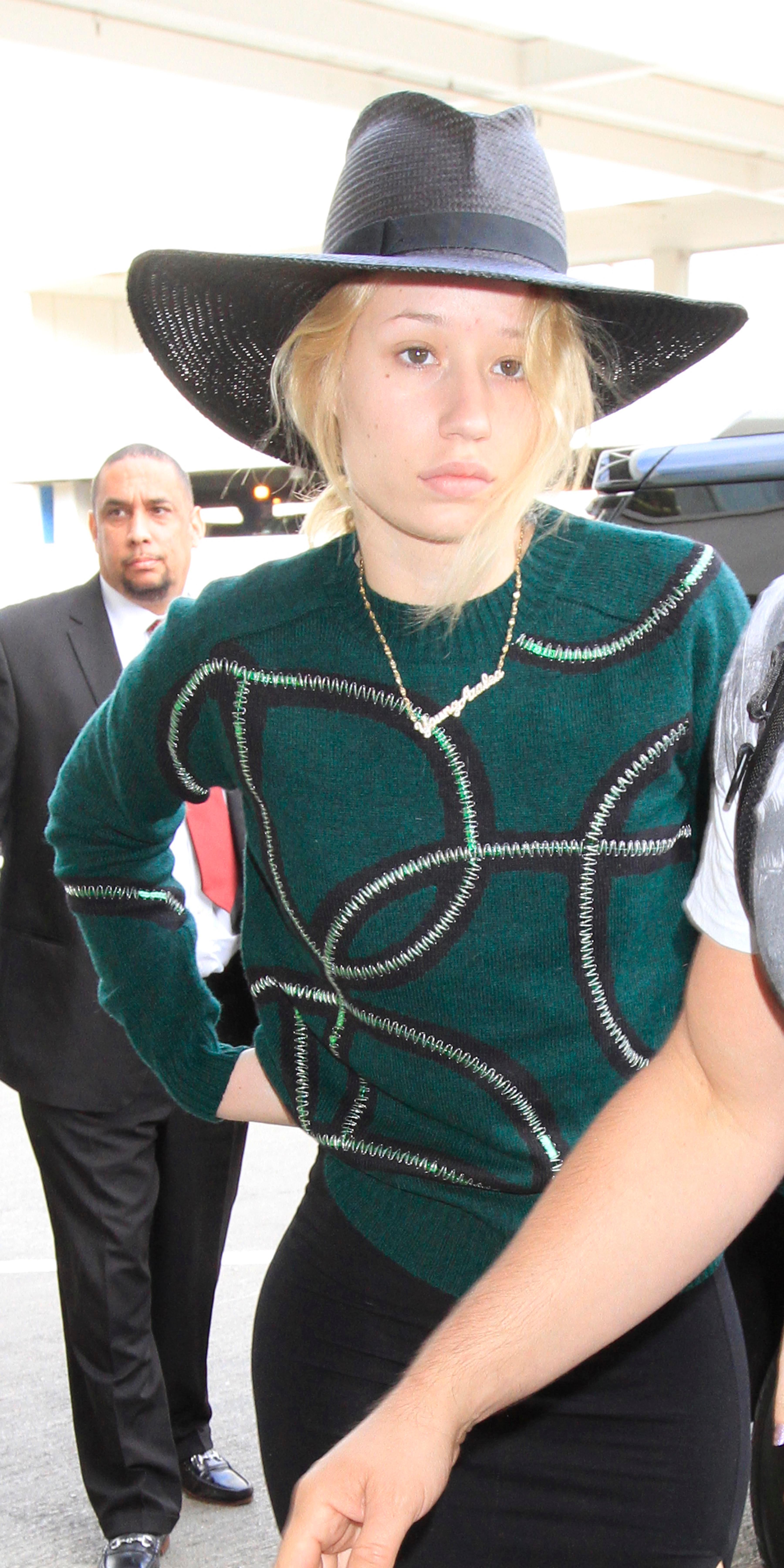 skuffet Orator Pengeudlån Not So Fancy! Make Up Free Iggy Azalea At LAX—See The Photos!