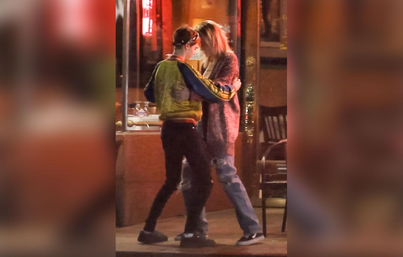 *PREMIUM EXCLUSIVE* Cara Delevingne and Paris Jackson share a Kiss as their Rumored Romance heats up