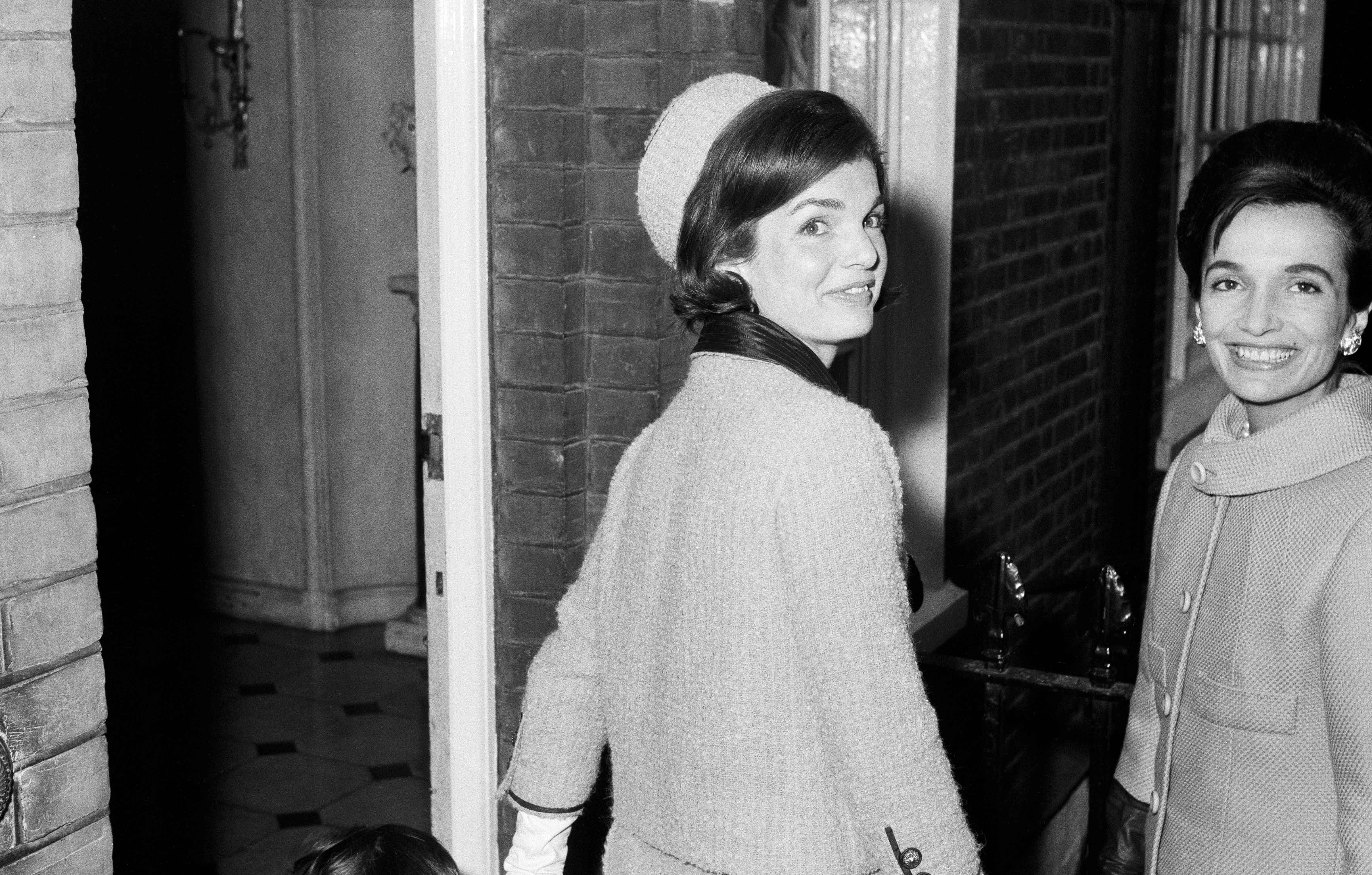 revealed the secret history of jackie kennedy and frank sinatra