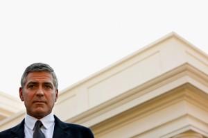 2010__10__george_clooney_675_oct13 300×199.jpg