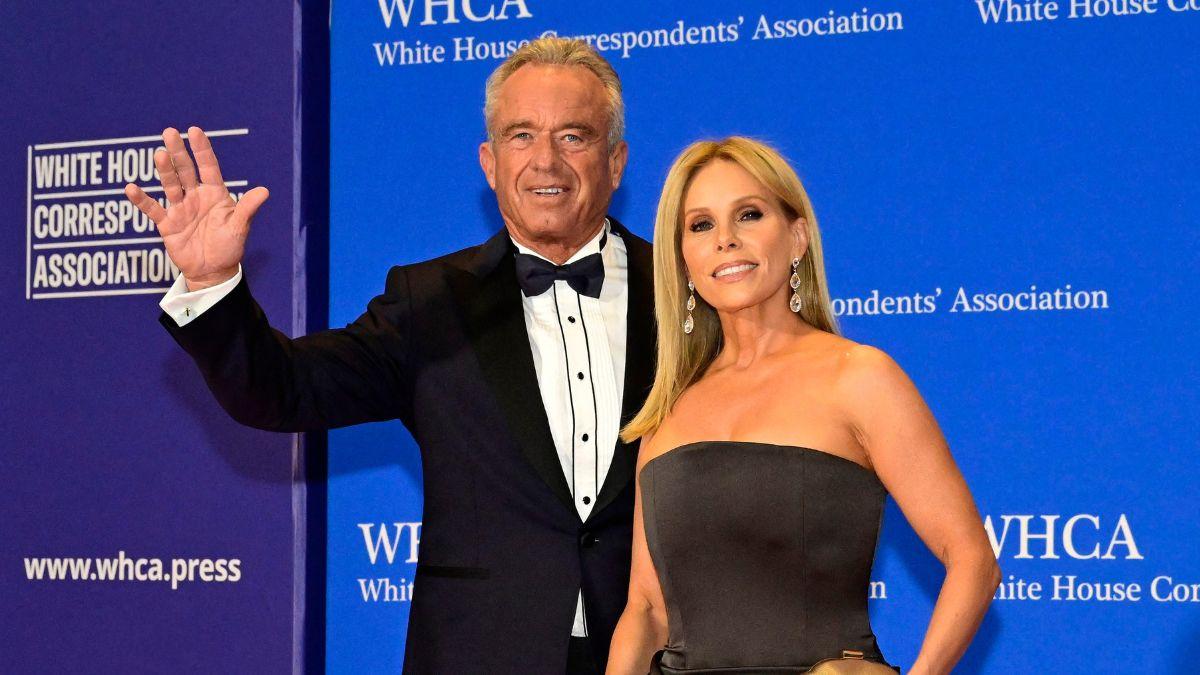 Image of Cheryl Hines 'burned bridges' in Hollywood after marrying Robert F. Kennedy Jr.