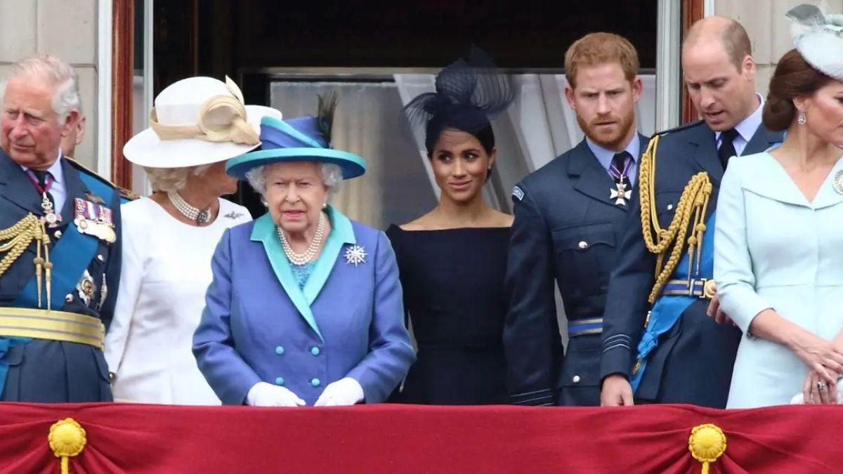 Photo of An author claimed William told Queen Elizabeth II to cut off Andrew.