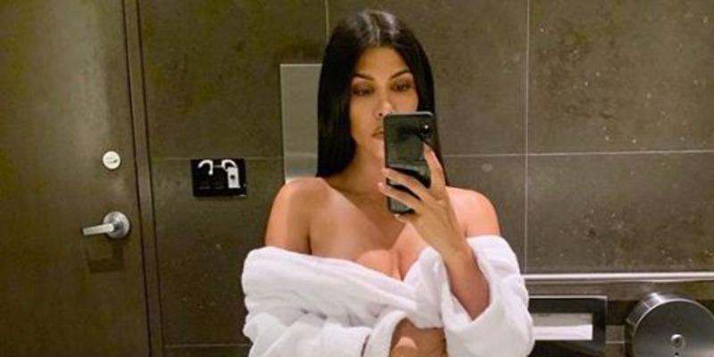 Did Kourtney Kardashian Post a Near-Naked Selfie in a Public Restroom?