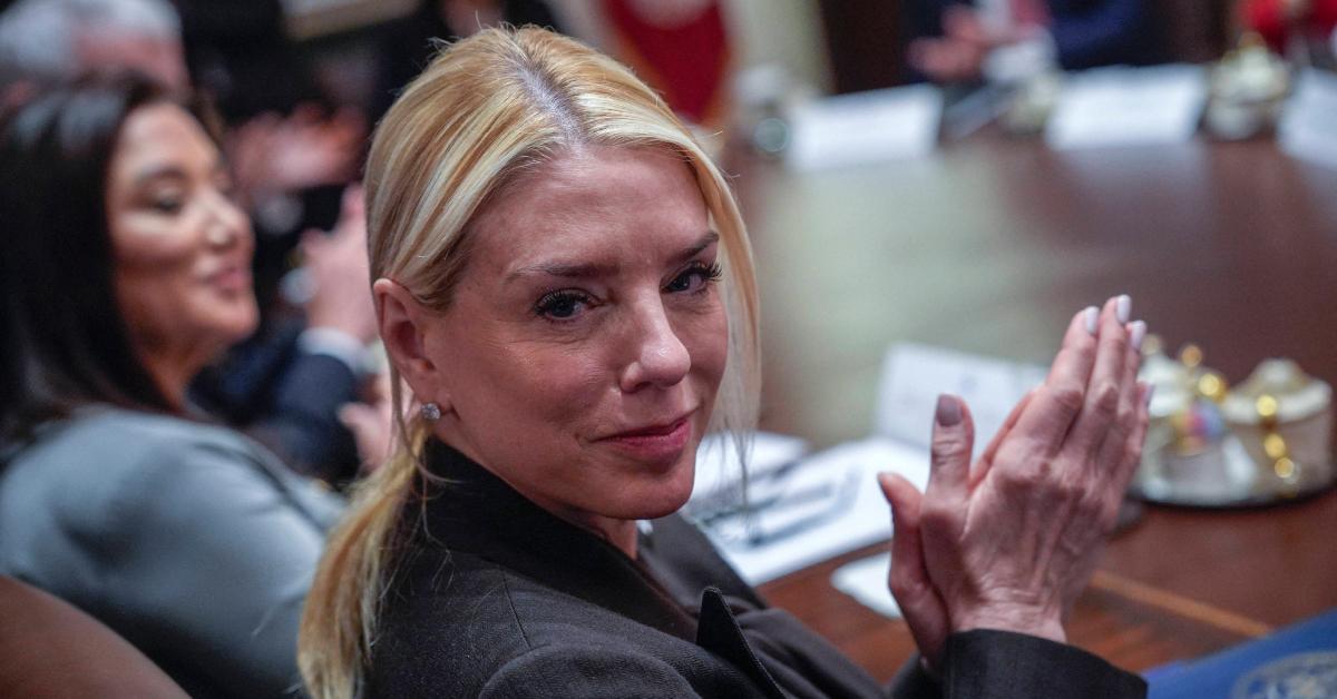 Photo of Pam Bondi.