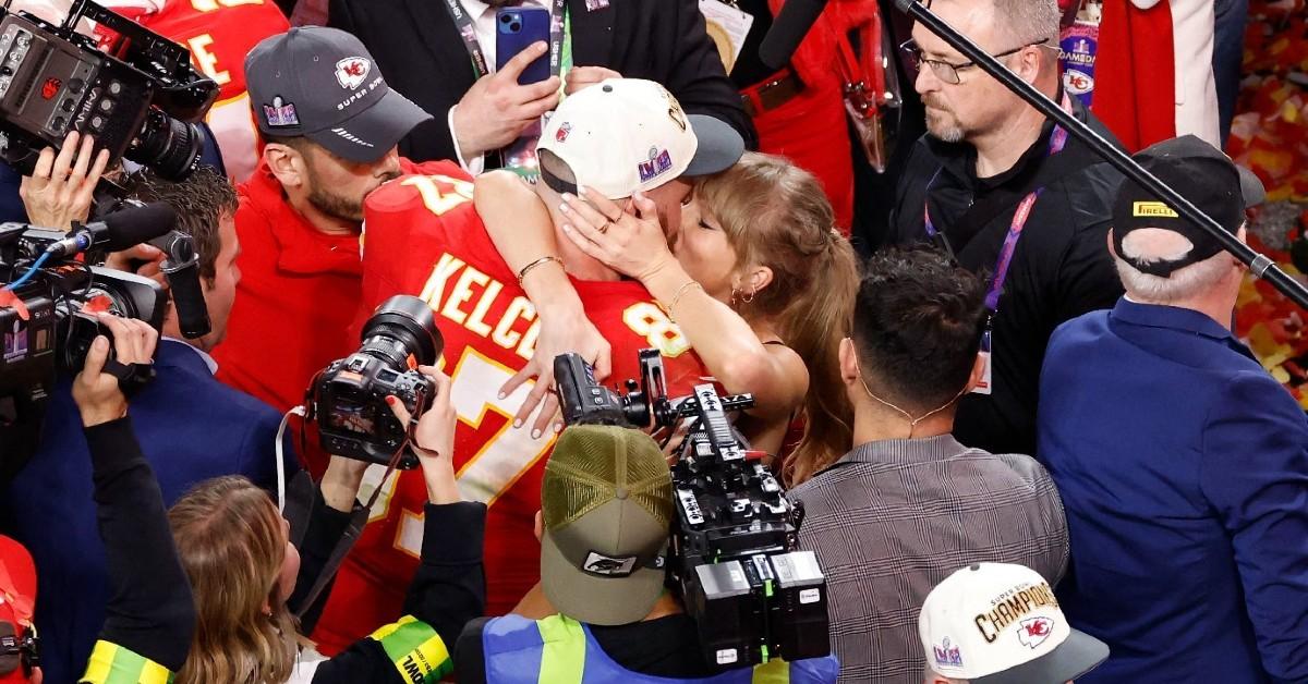 travis kelce praises girlfriend taylor swift pro breaking ice