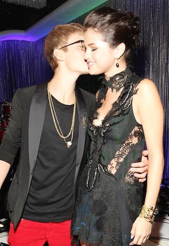 Selena_gomez_justin_bieber_oct25.jpg