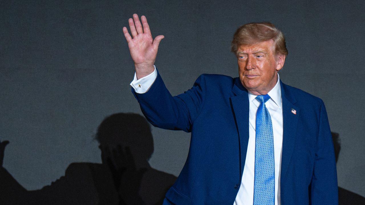 Image of A nonverbal-intelligence expert warned that a brief posture clip could not establish a diagnosis.