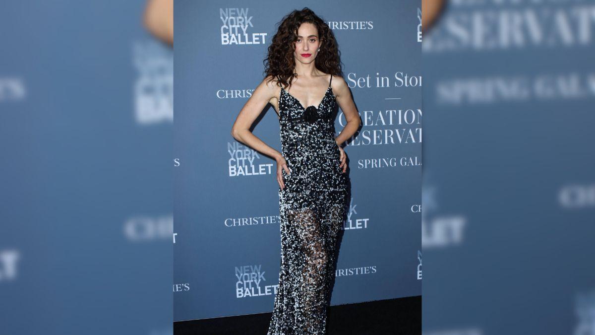 Image of Emmy Rossum said she only dated Justin Siegel for a few months before marrying him.