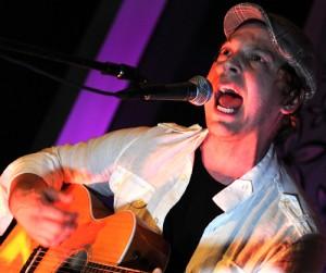 2011__08__Gavin DeGraw Aug11newsbt 300×289.jpg