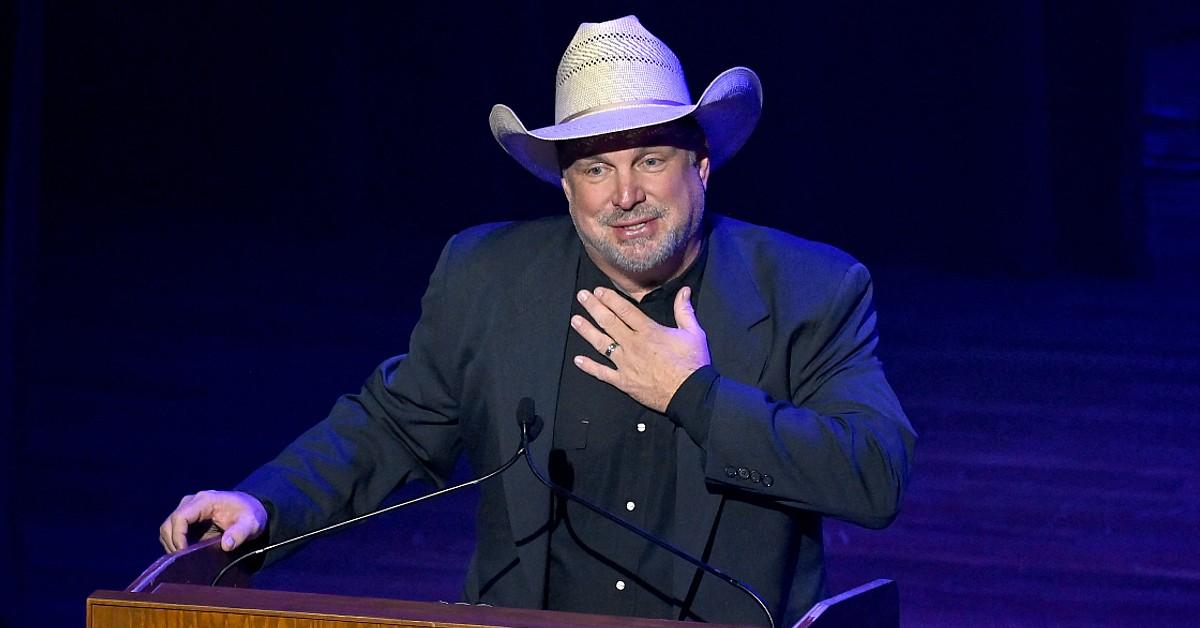 dolly parton treat garth brooks warm regard doesnt judge lawsuit