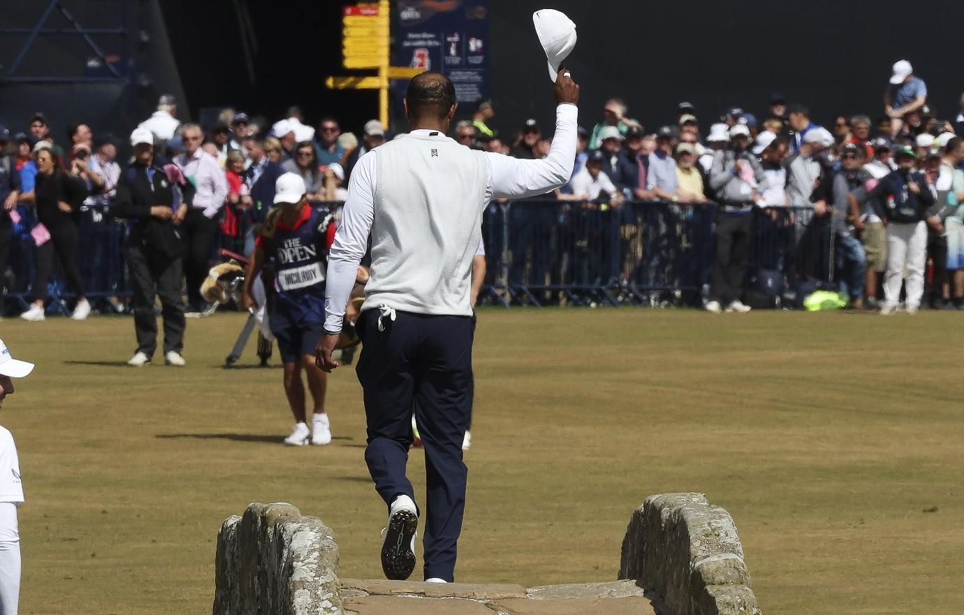 tiger woods fights tears emotional st andrews open championship