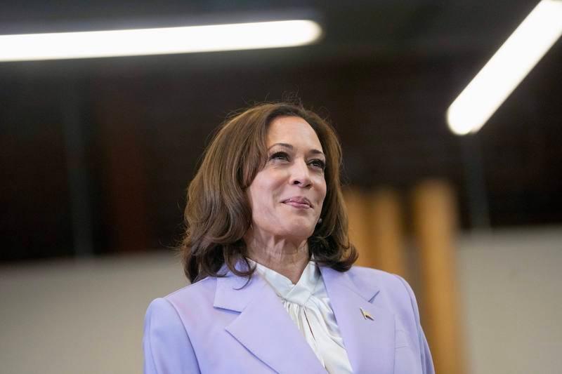 kamala harris roasted polls