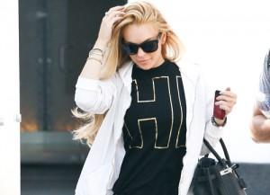 2011__01__84_Lohan_Lindsay_011011a 300×217.jpg