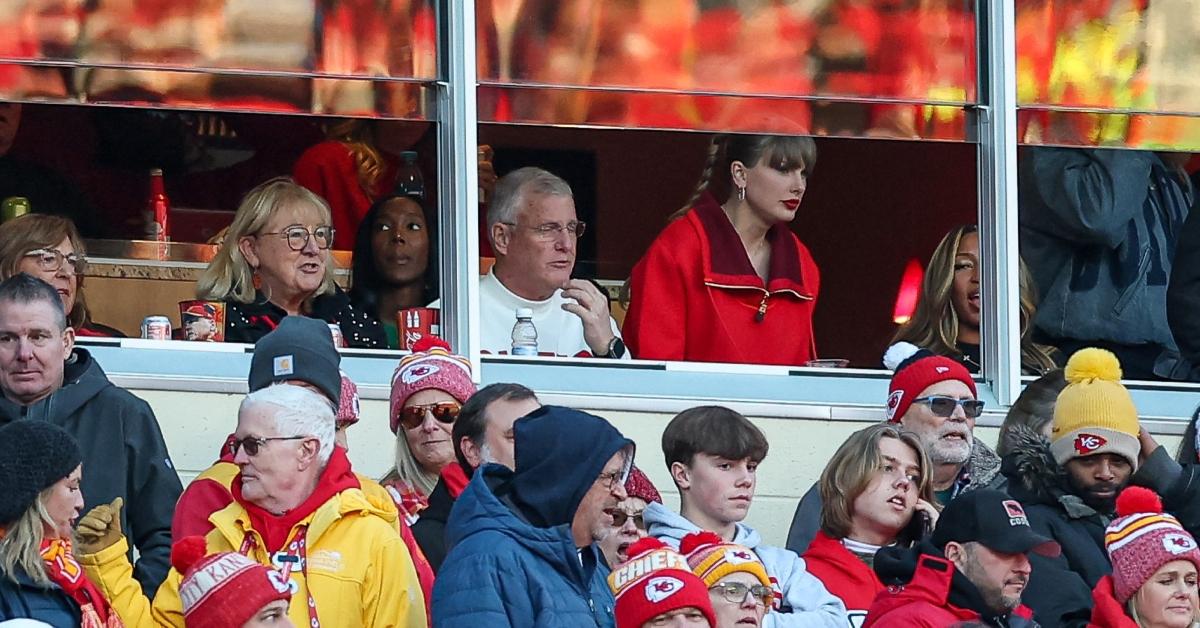 Photo of Taylor Swift surprised Arrowhead Stadium staffers with cash gifts on Christmas Day.