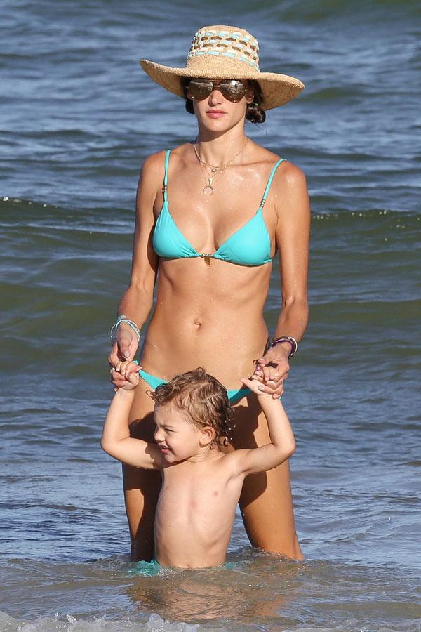 Alessandra Ambrosio Shows Off Bikini Body, Makes Everyone Jealous While  Vacationing With Her Family In Brazil