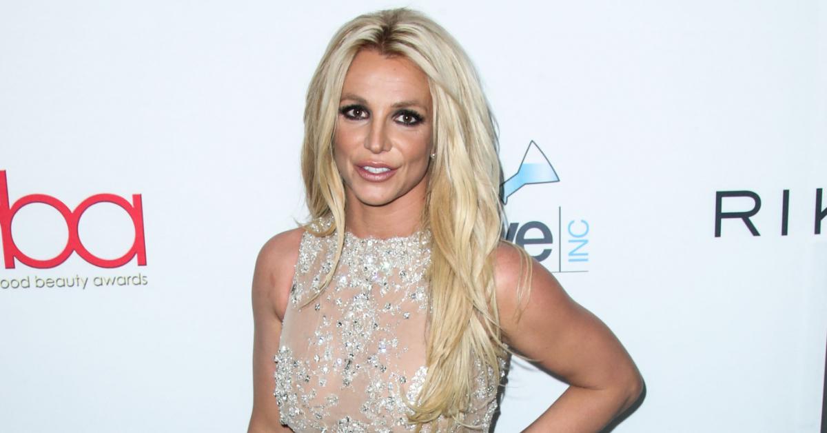 britney spears flaunts body before showing baby bump pp